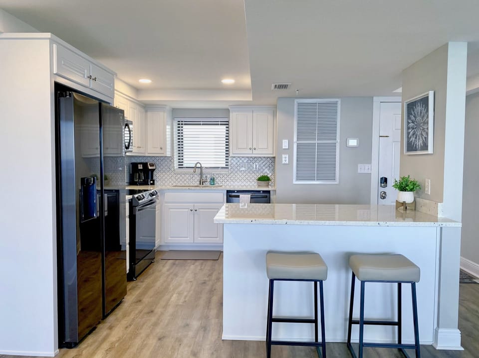 Breakfast Bar/ Quartz Countertops