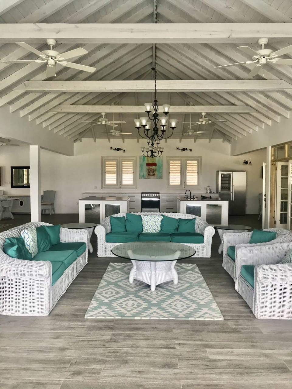 Open plan lounge & kitchen 