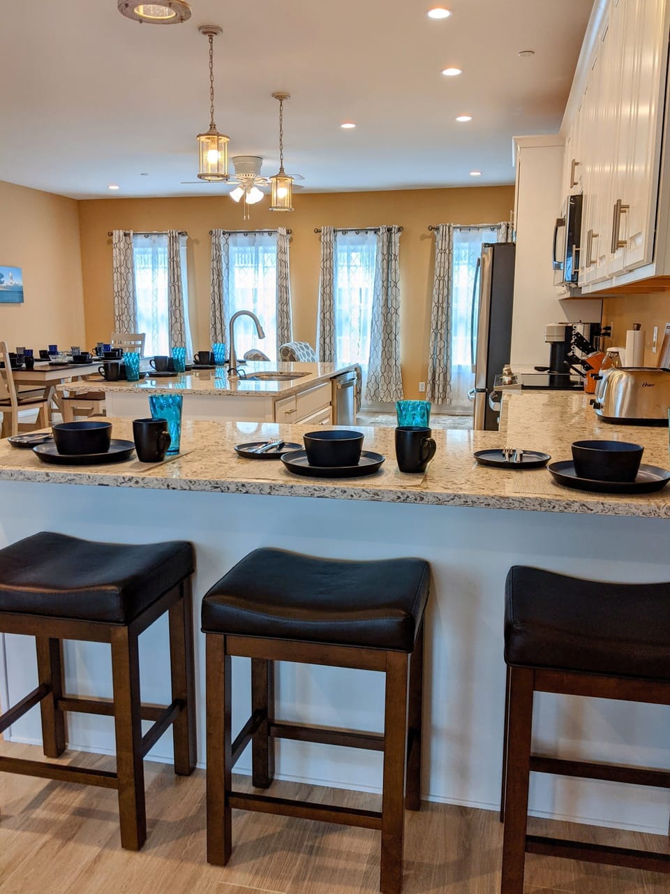 2nd floor peninsula seating
