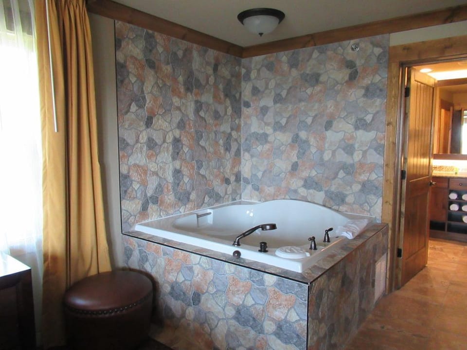 Jetted tub located in Unit A&C bedrooms