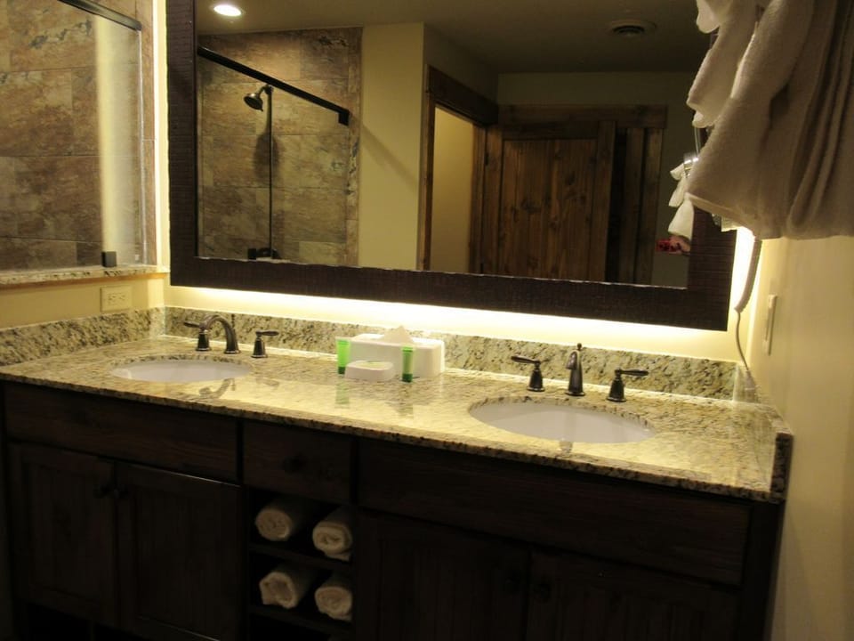 Unit A&C 2nd bathroom