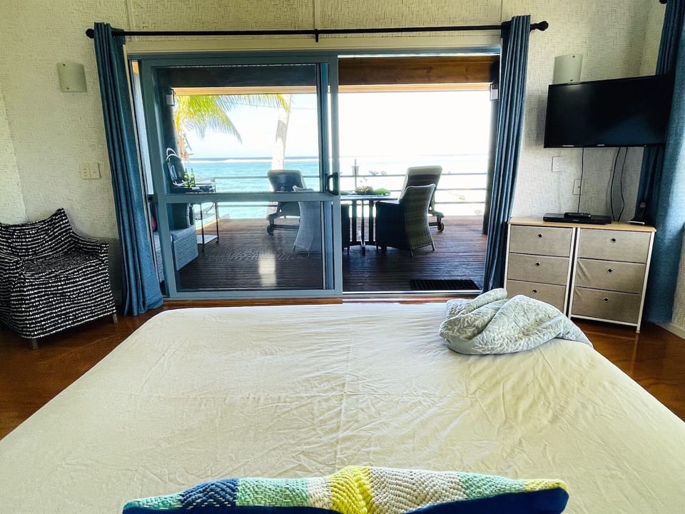 see the water from the bed! 