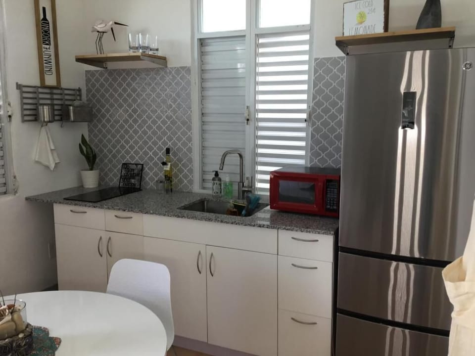 Complete kitchen