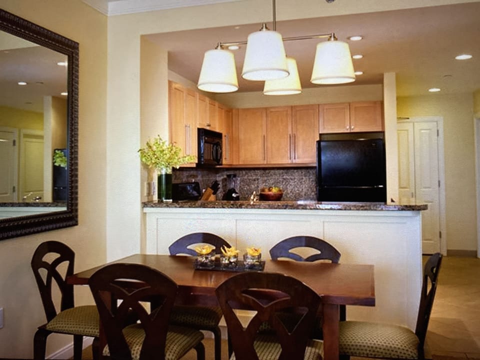 One Bedroom Premium
Dining area