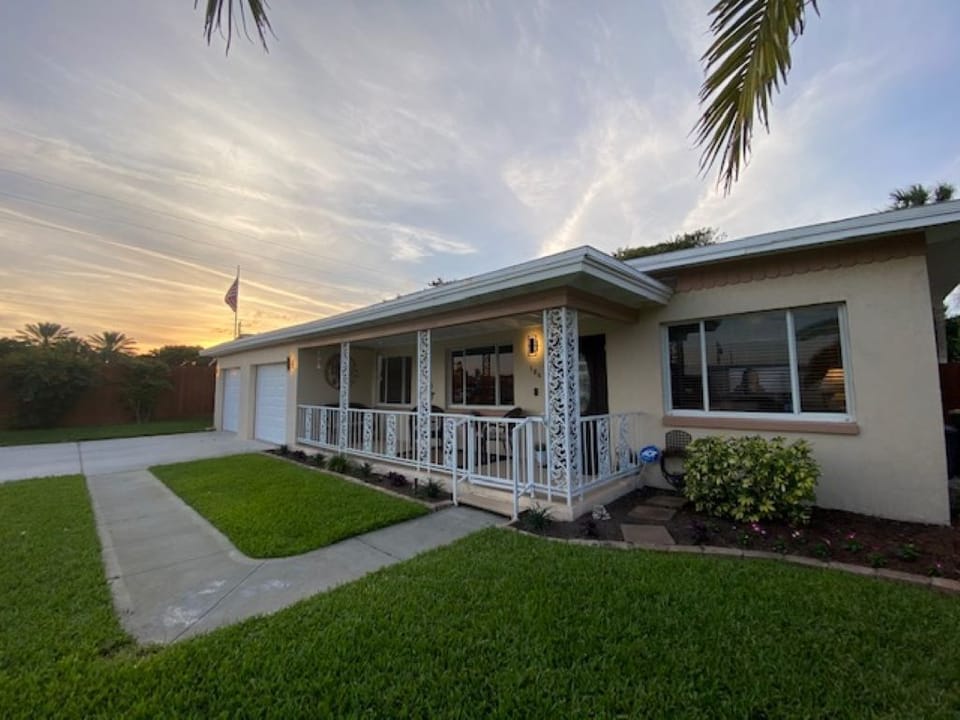Vintage 1957 Space Program Home. Incredible location so close to everything.