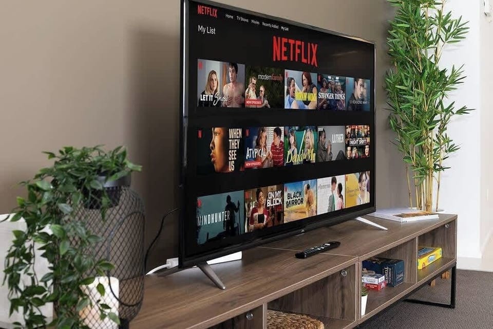 Smart TV with Netflix and other streaming channels