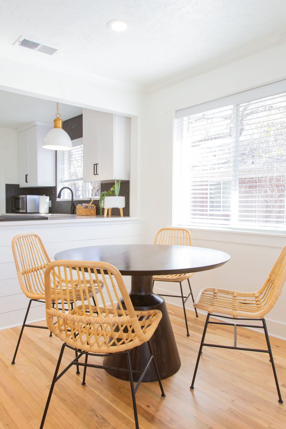 Dining table seats 4