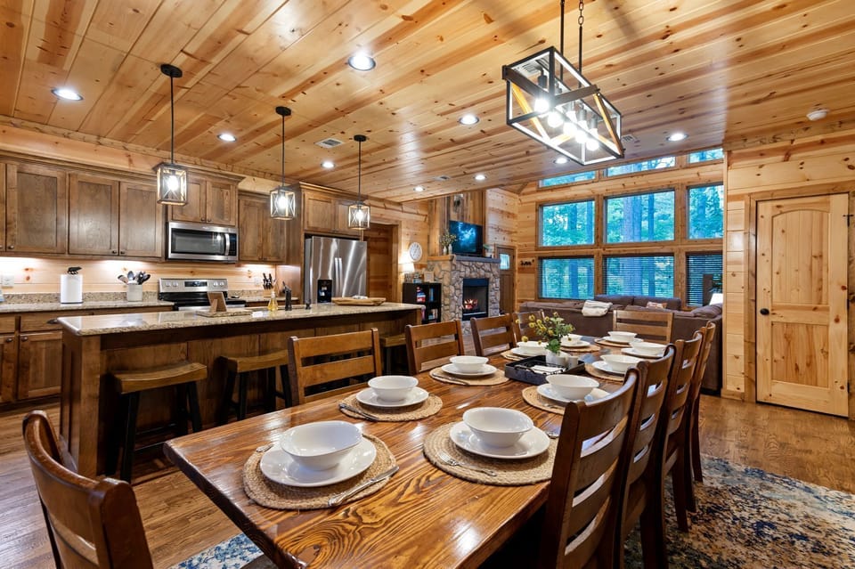 Kitchen & large island. Cooking oils, spices and  items for cooking provided.