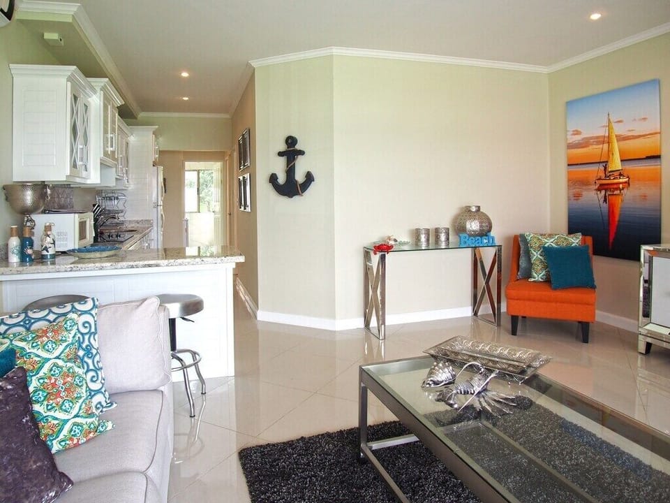Detailed nicely and excellent location near many beaches, towns and shops!