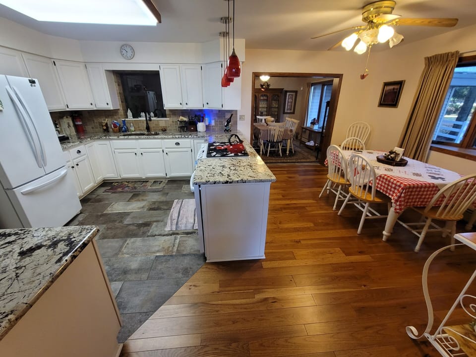 Full kitchen with natural gas