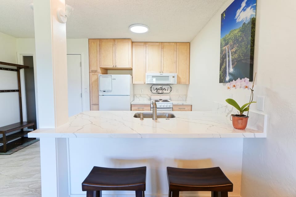 Full Kitchen and Bar Sitting Area