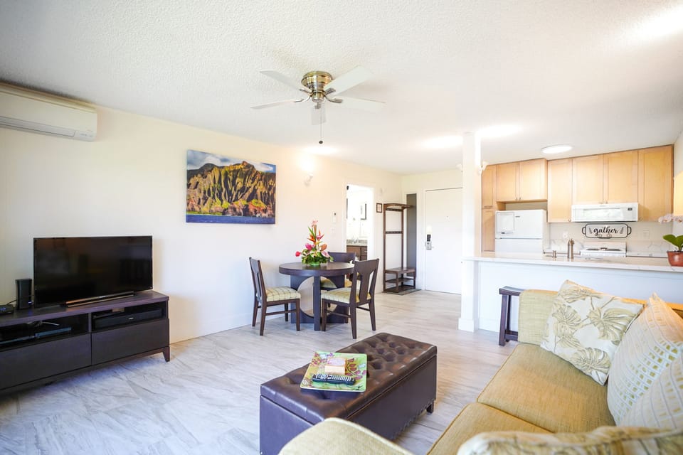 Living Area with Air Conditioning and Cable TV