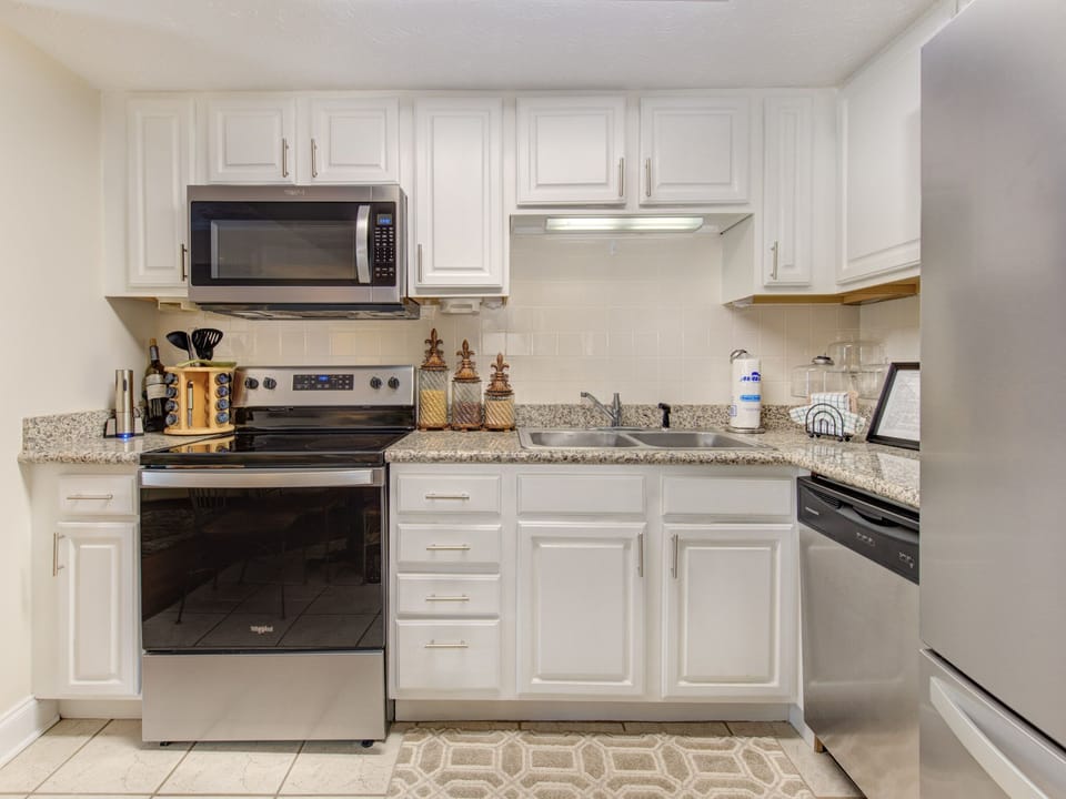 Fully Equipped Kitchen with Stainless Steel Appliances