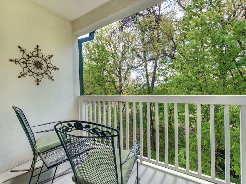 Private Balcony w. Mountain + Golf Views