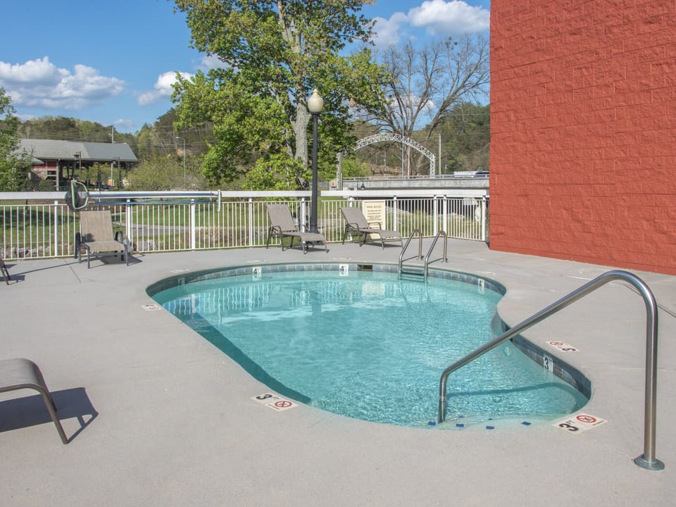 Bear Crossing Community Pool