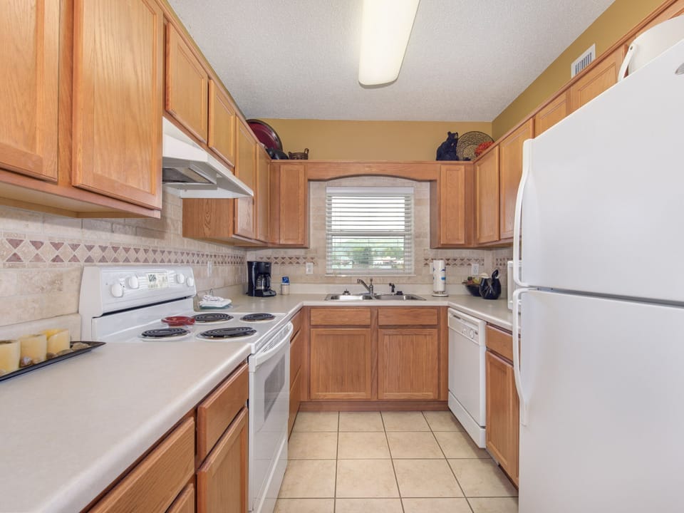 Fully Equipped Kitchen - You’ll find everything you need to prepare simple snacks or full course meals for you and your guests. All you add is the food and your favorite recipes.