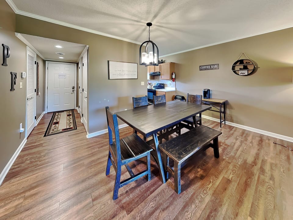 Dining Area - Seating for Six
