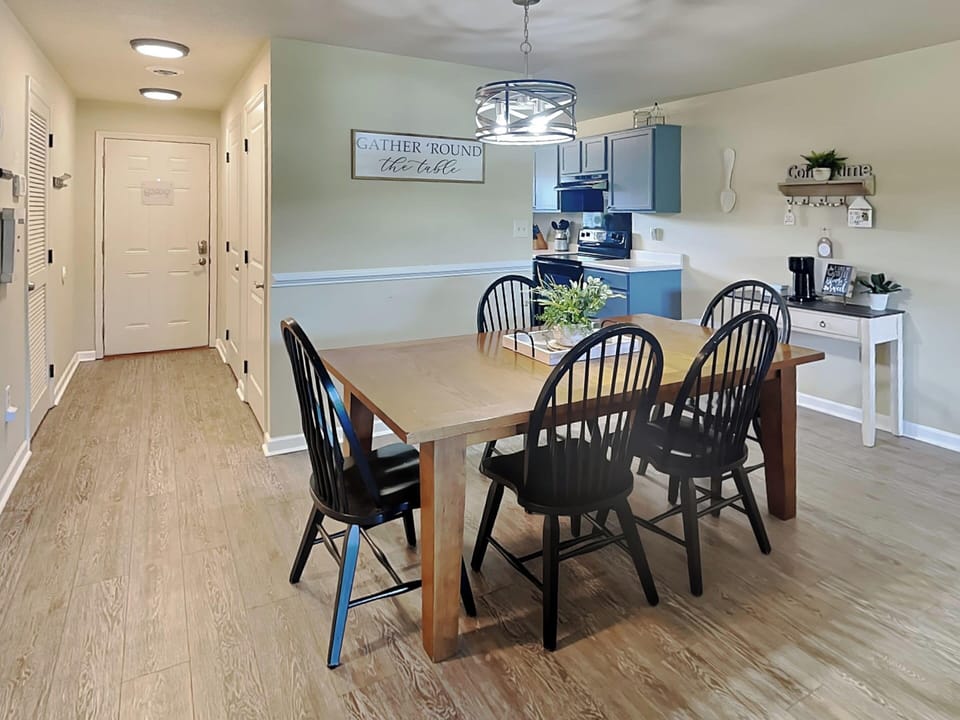 Dining Area, Seating for Six