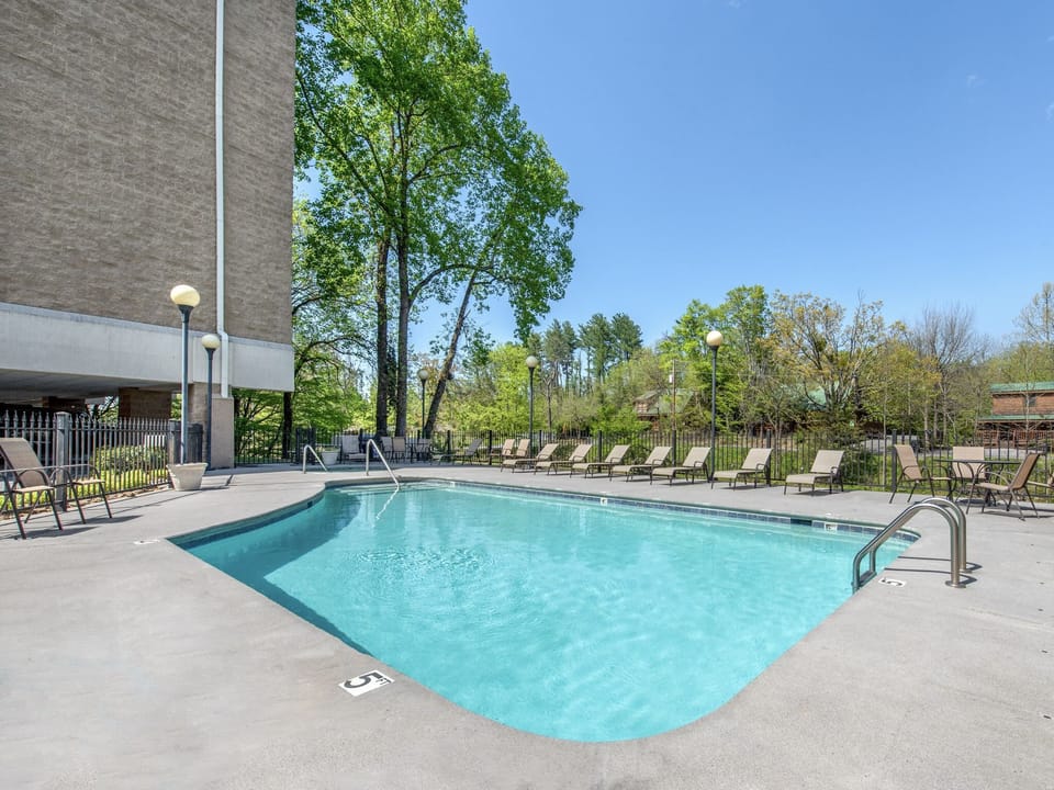 Cedar Lodge Community Hot Tub & Community Pool