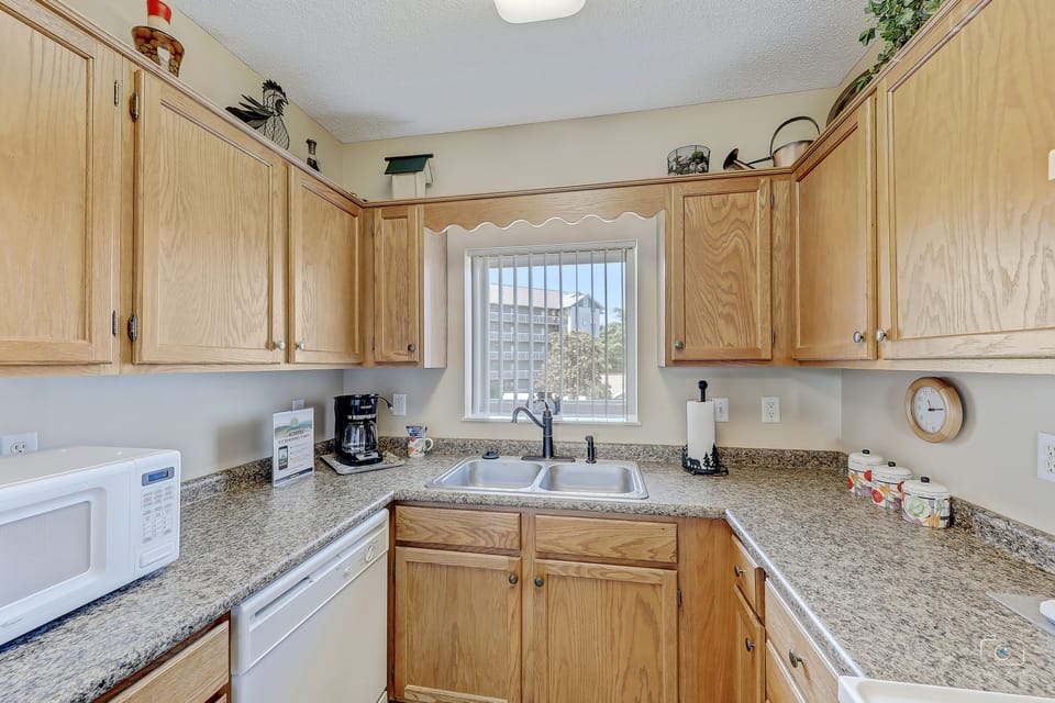 We have all the kitchen basics - We have your kitchen necessities in the event you don't want to eat out for every meal.