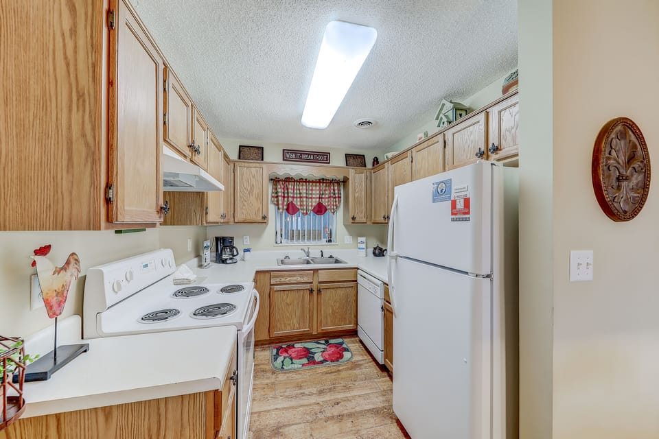 Play "Top Chef" in this Gourmet Kitchen - Who will be the "Top Chef"? Take on cooking like you never have before in this gorgeous kitchen complete with appliances and gadgets galore.
