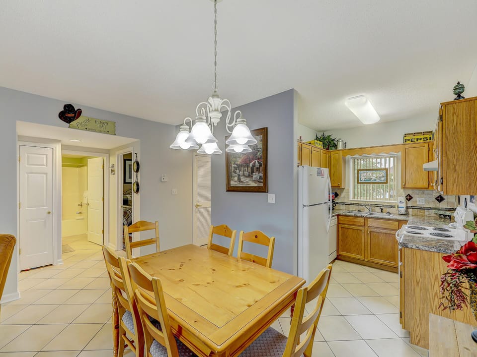 Dining Area with Seating for Six