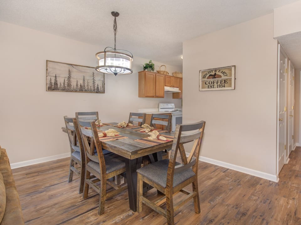 Dining Area - Seating for Six