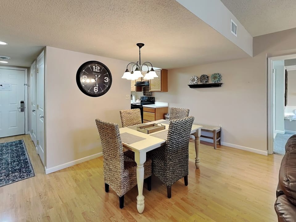 Dining Table w/ Seating for 4