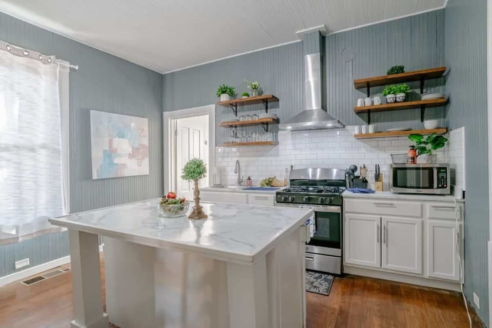 Full kitchen