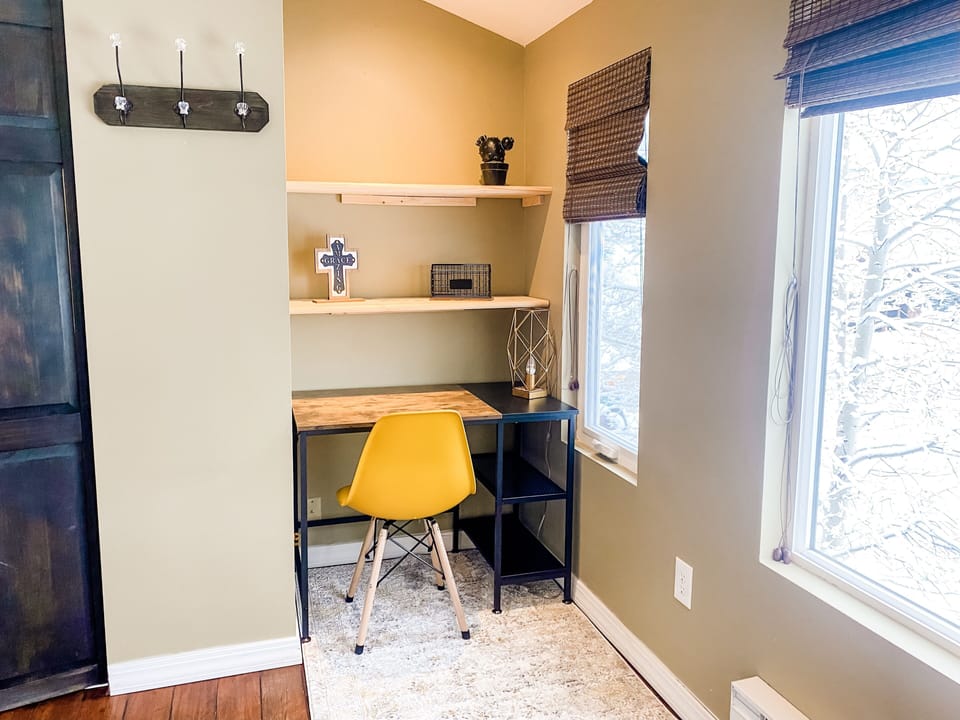 Why not work remotely from this little "corner office" with an amazing view?