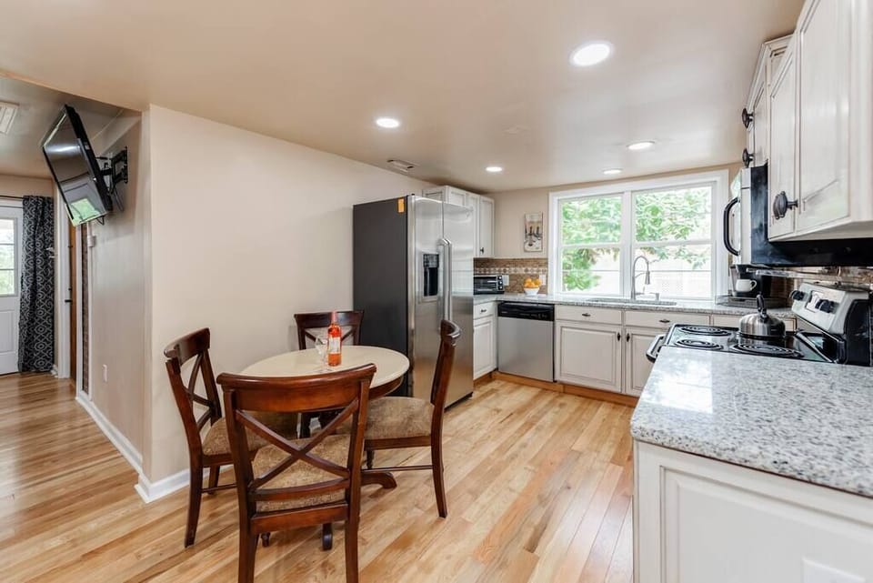 Kitchen / dining area