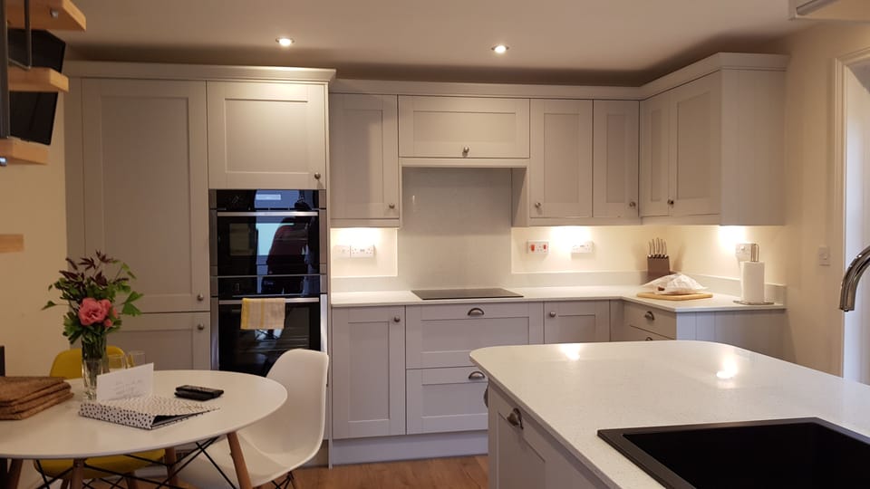 The beautiful kitchen with qulity appliances and fittings throughout