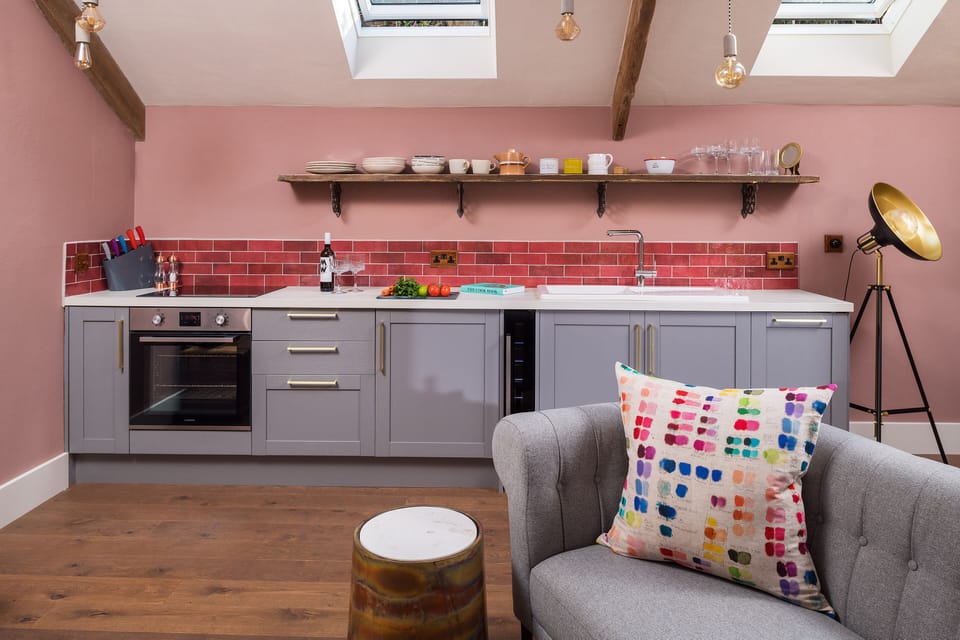 Fully equipped shaker style kitchen