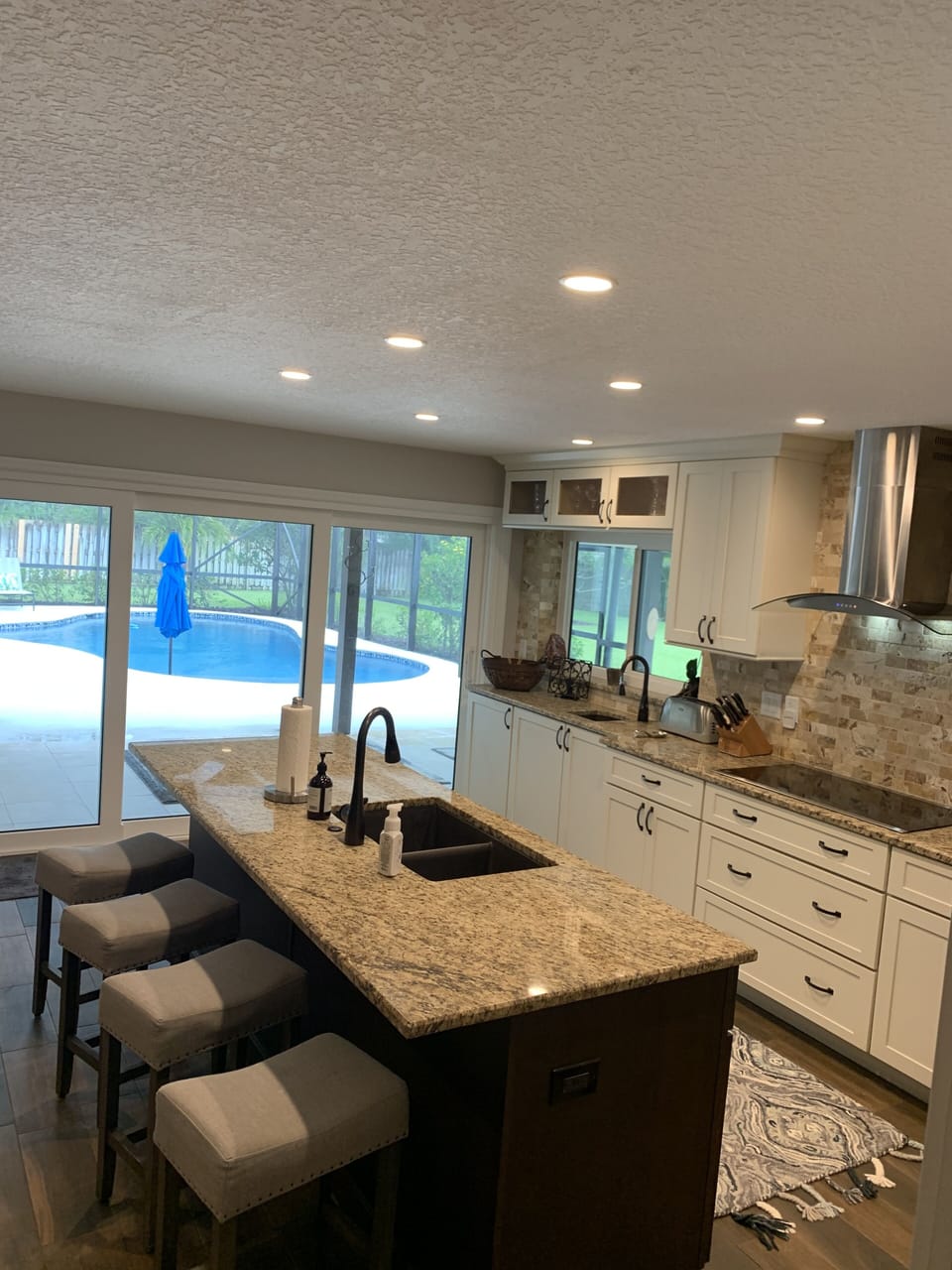 Kitchen with large island