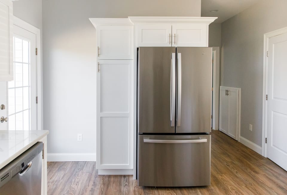 Large Refrigerator And Freezer With Ice Maker