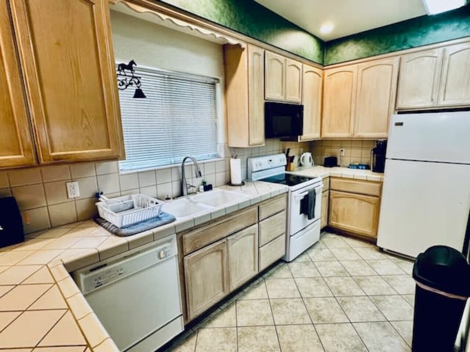 Full Kitchen