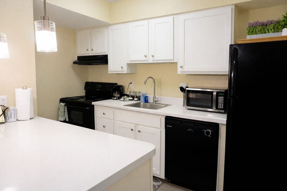 Small but fully equipped—everything you need to cook, dine, and feel right at home. 