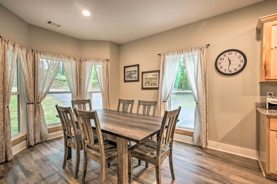 Dining Room | 6-Person Dining Table