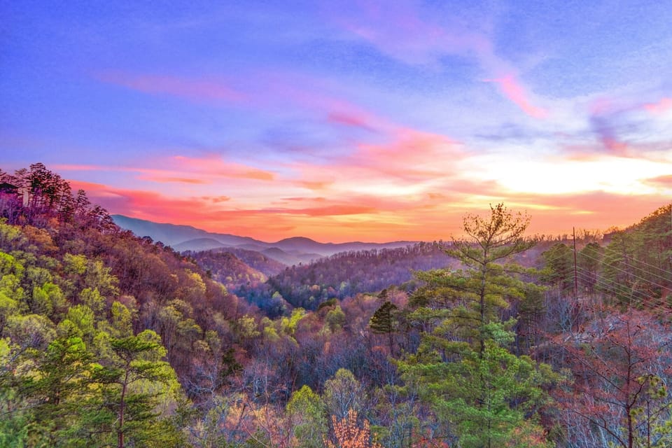Drive up and park right out in front of the cabin or in front of the garage. Parking for 4 cars.