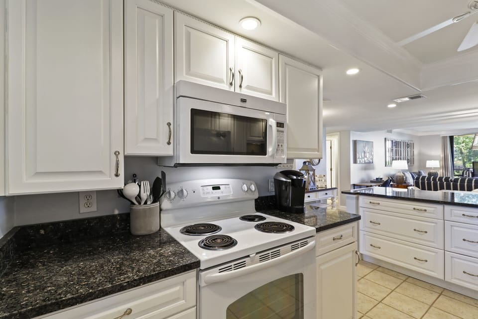 4303 Island Club | Kitchen - 4303 Island Club | Kitchen