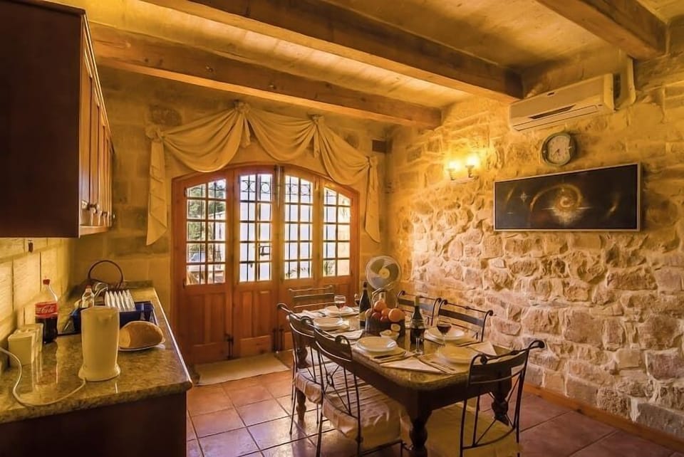 Strawberry Kitchen 2