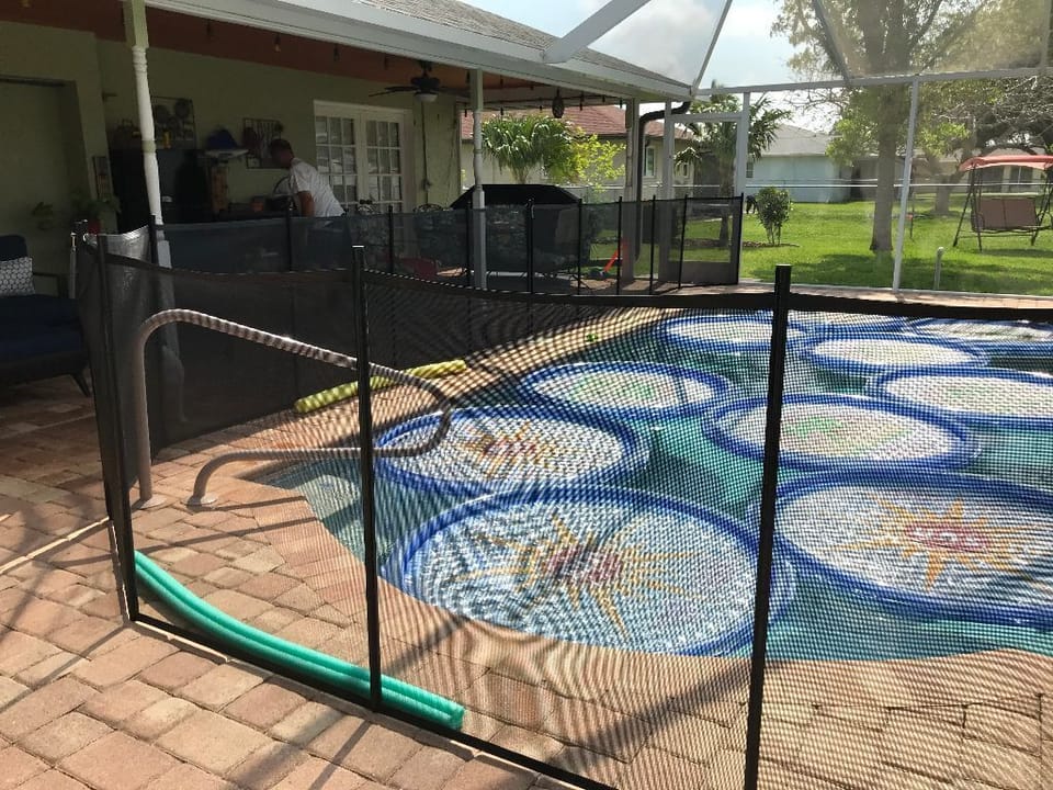 Solar circles prevent water evaporation and retain heat.