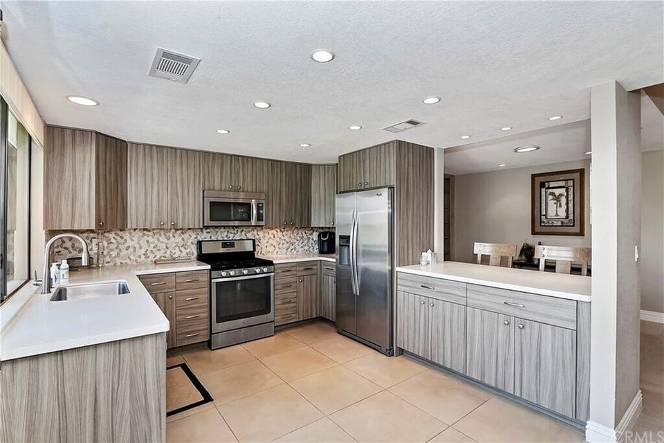 Big Open and Updated Kitchen w/ SS appliances and Quartz countertops