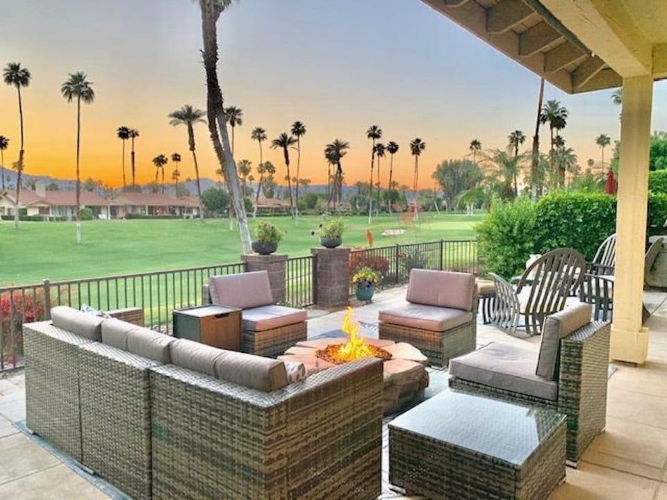 Stunning Mountain, Golf Course and Palm trees views. SUNSETS!!