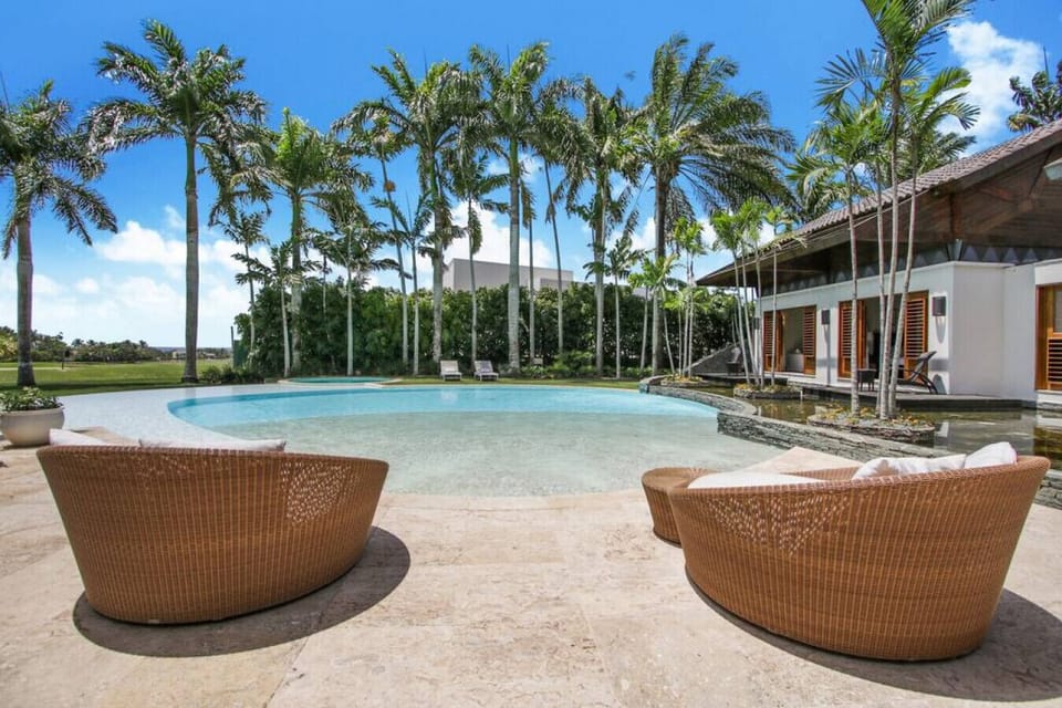 Las Palmas 22: private pool area