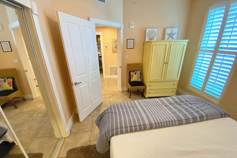 Third Bedroom - Queen
