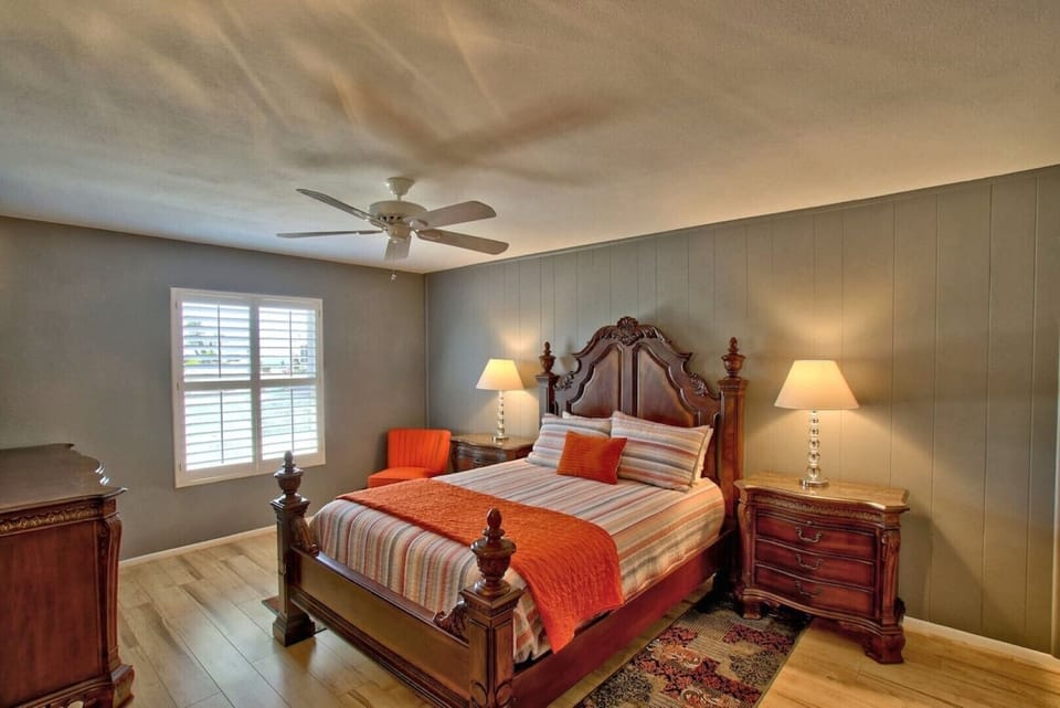 "Majestic Room" - Queen