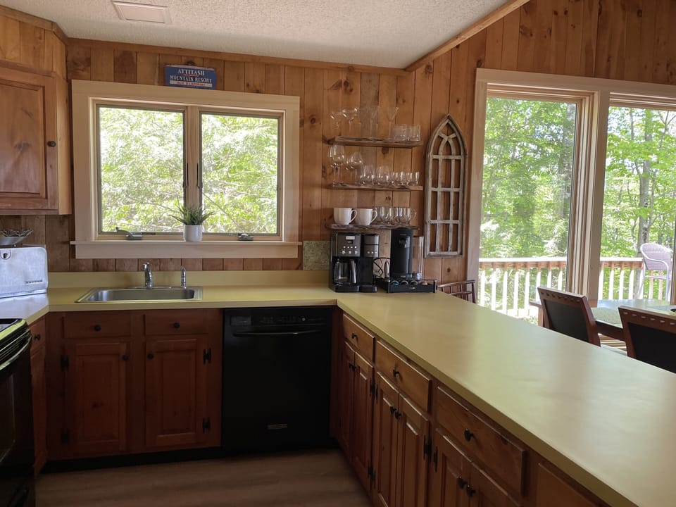 Fully stocked "Open" kitchen with casual peninsula dining area.