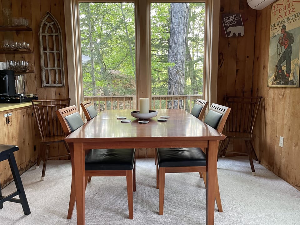 Dining with a woodsy view