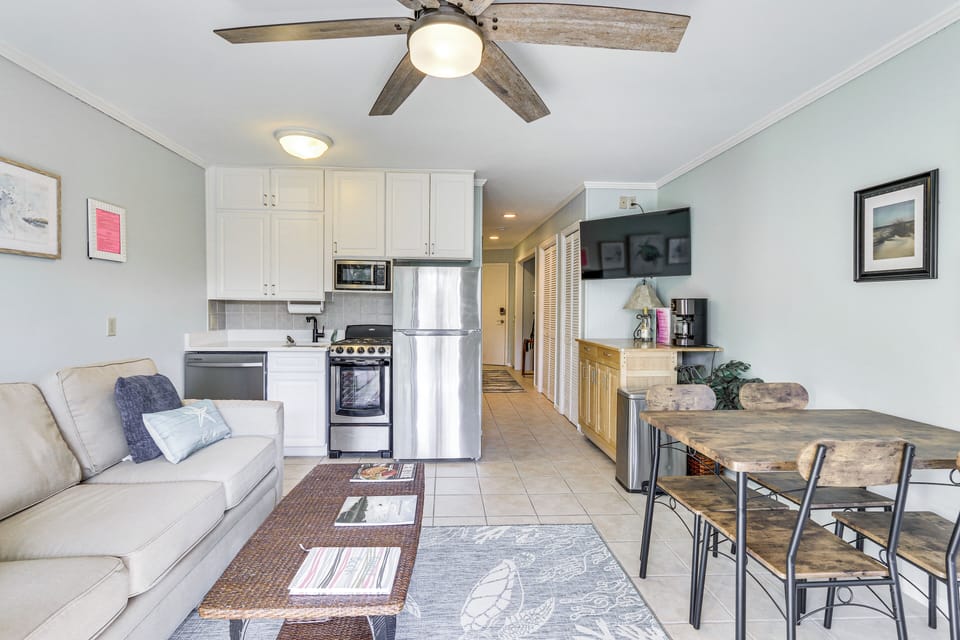 Interior | Open Floor Plan | Free WiFi